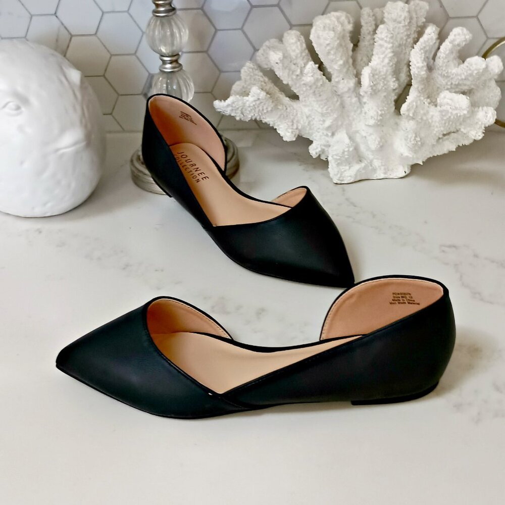 Journee Collection Black Pointed D'Orsay Flats - Picture 2 of 4